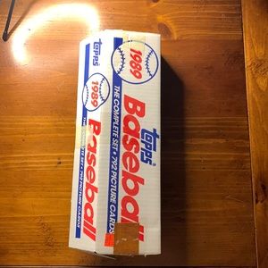 Set of 1989 topps cards in great condition.